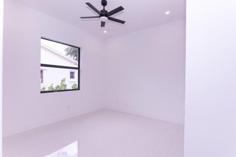 House in Lake Worth, Florida 3 bedrooms, 204.94 sq.m. № 2176981 - photo 26