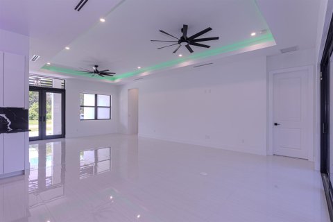 House in Lake Worth, Florida 3 bedrooms, 204.94 sq.m. № 2176981 - photo 10