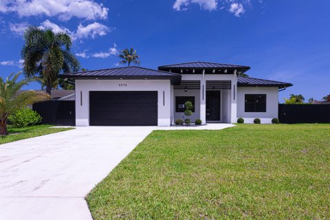 House in Lake Worth, Florida 3 bedrooms, 204.94 sq.m. № 2176981 - photo 3