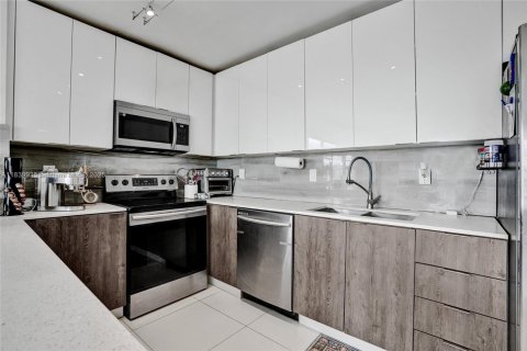 Купить кондоминиум в Майами, Флорида 2 спальни, 130.81м2, № 1961061 - фото 8