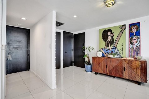 Купить кондоминиум в Майами, Флорида 2 спальни, 130.81м2, № 1961061 - фото 12