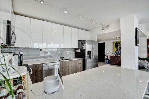 Купить кондоминиум в Майами, Флорида 2 спальни, 130.81м2, № 1961061 - фото 11