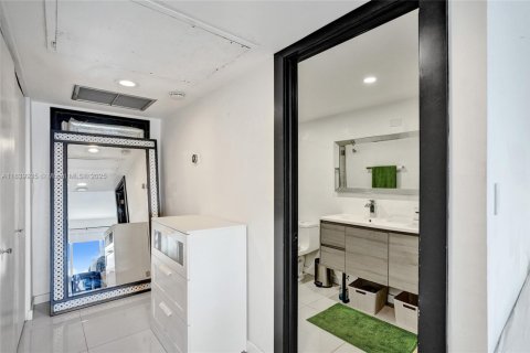 Купить кондоминиум в Майами, Флорида 2 спальни, 130.81м2, № 1961061 - фото 18