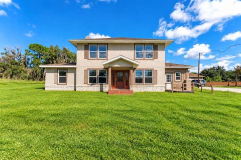 House in Sanford, Florida 4 bedrooms, 309.18 sq.m. № 2427035