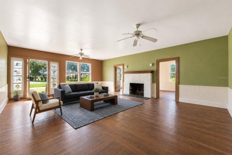 House in Sanford, Florida 4 bedrooms, 309.18 sq.m. № 2427035 - photo 6