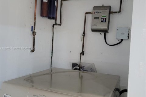 Adosado en alquiler en Miami, Florida, 4 dormitorios, 179.67 m2 № 2056606 - foto 2