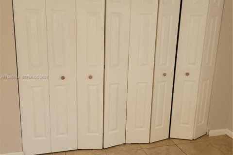 Adosado en alquiler en Miami, Florida, 4 dormitorios, 179.67 m2 № 2056606 - foto 8