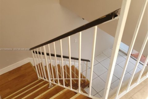 Adosado en alquiler en Miami, Florida, 4 dormitorios, 179.67 m2 № 2056606 - foto 3