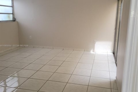 Adosado en alquiler en Miami, Florida, 4 dormitorios, 179.67 m2 № 2056606 - foto 5