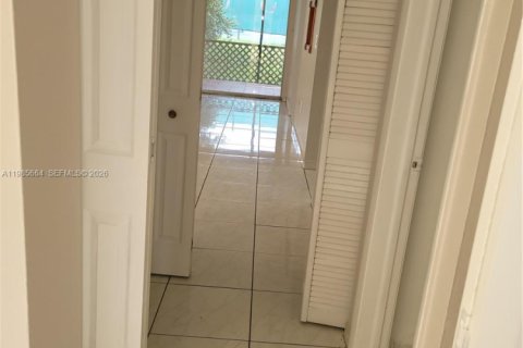 Adosado en alquiler en Miami, Florida, 4 dormitorios, 179.67 m2 № 2056606 - foto 4