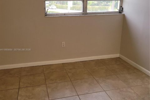 Adosado en alquiler en Miami, Florida, 4 dormitorios, 179.67 m2 № 2056606 - foto 7