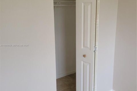 Adosado en alquiler en Miami, Florida, 4 dormitorios, 179.67 m2 № 2056606 - foto 6