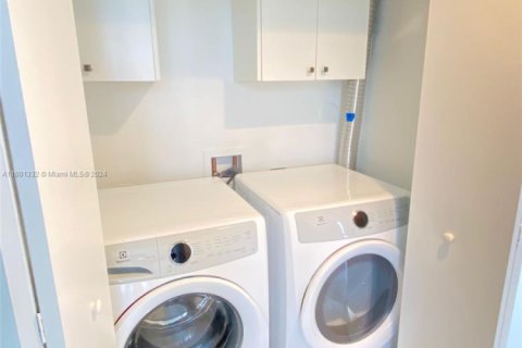 Condominio en venta en North Miami Beach, Florida, 3 dormitorios, 144.56 m2 № 1860657 - foto 22