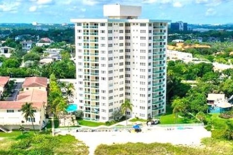Condo in Lauderdale-by-the-Sea, Florida, 2 bedrooms  № 1171112 - photo 1