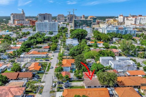 House in Miami, Florida 3 bedrooms, 158.96 sq.m. № 1477208 - photo 1