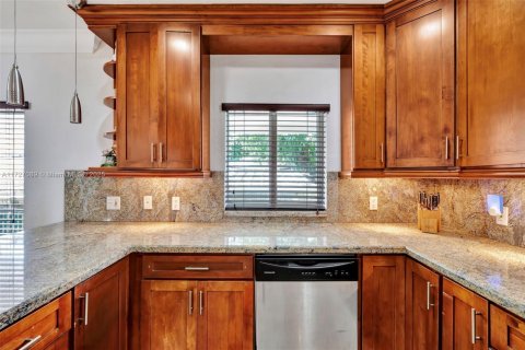 House in Miami, Florida 3 bedrooms, 158.96 sq.m. № 1477208 - photo 11