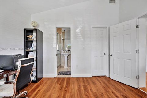 House in Miami, Florida 3 bedrooms, 158.96 sq.m. № 1477208 - photo 27