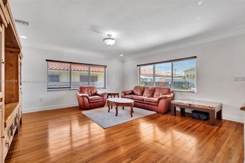 House in Miami, Florida 3 bedrooms, 158.96 sq.m. № 1477208 - photo 7