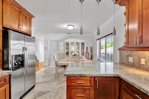 House in Miami, Florida 3 bedrooms, 158.96 sq.m. № 1477208 - photo 9
