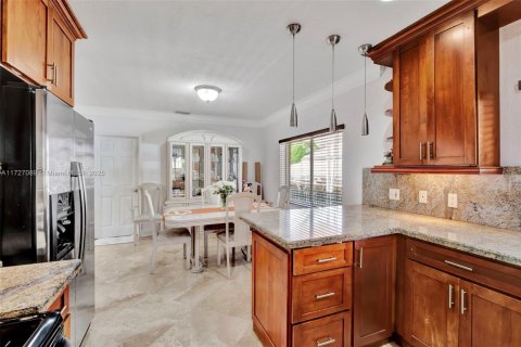House in Miami, Florida 3 bedrooms, 158.96 sq.m. № 1477208 - photo 13