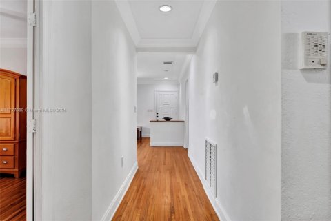 House in Miami, Florida 3 bedrooms, 158.96 sq.m. № 1477208 - photo 25