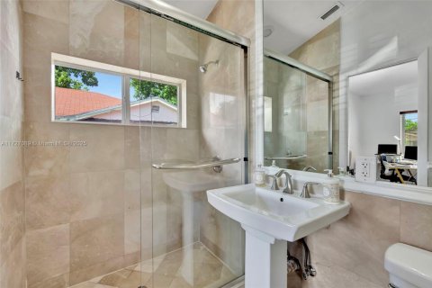 House in Miami, Florida 3 bedrooms, 158.96 sq.m. № 1477208 - photo 23