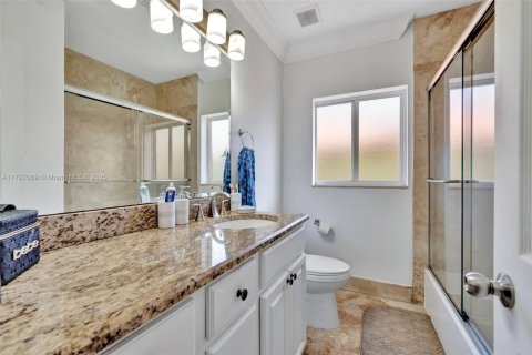 House in Miami, Florida 3 bedrooms, 158.96 sq.m. № 1477208 - photo 20