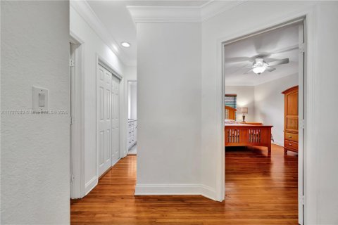 House in Miami, Florida 3 bedrooms, 158.96 sq.m. № 1477208 - photo 15