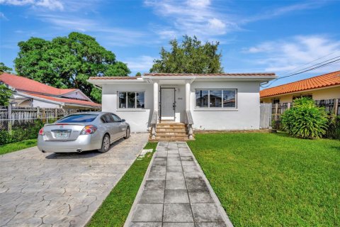 House in Miami, Florida 3 bedrooms, 158.96 sq.m. № 1477208 - photo 4