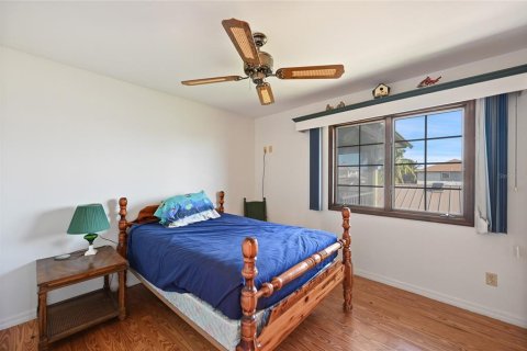 House in Naples, Florida 3 bedrooms, 164.9 sq.m. № 2122288 - photo 18