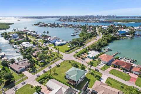 House in Naples, Florida 3 bedrooms, 164.9 sq.m. № 2122288