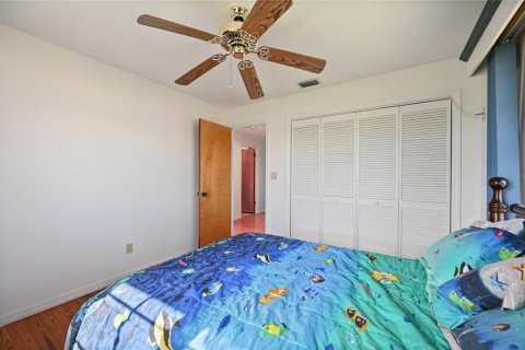 House in Naples, Florida 3 bedrooms, 164.9 sq.m. № 2122288 - photo 21