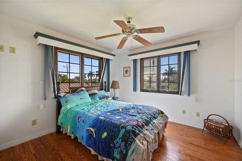 House in Naples, Florida 3 bedrooms, 164.9 sq.m. № 2122288 - photo 20