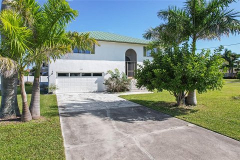 House in Naples, Florida 3 bedrooms, 164.9 sq.m. № 2122288 - photo 3