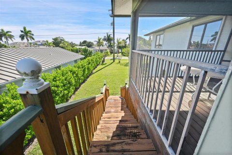 House in Naples, Florida 3 bedrooms, 164.9 sq.m. № 2122288 - photo 29