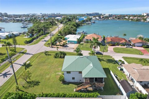 House in Naples, Florida 3 bedrooms, 164.9 sq.m. № 2122288 - photo 5