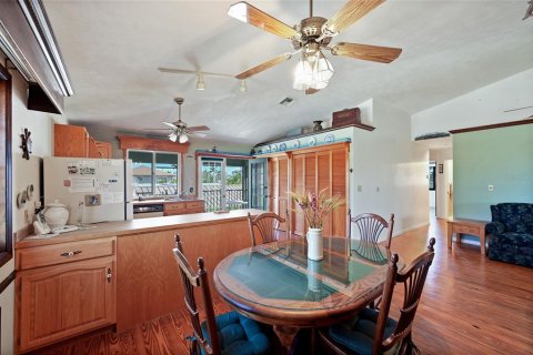 House in Naples, Florida 3 bedrooms, 164.9 sq.m. № 2122288 - photo 15