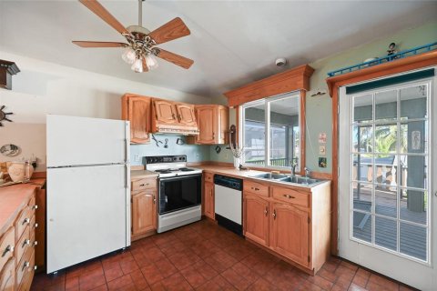 House in Naples, Florida 3 bedrooms, 164.9 sq.m. № 2122288 - photo 12