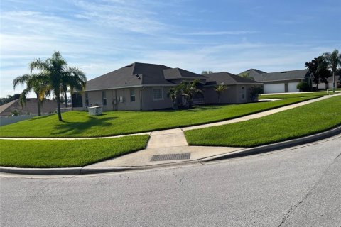 House in Clermont, Florida 4 bedrooms, 228.91 sq.m. № 1917619 - photo 3