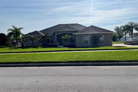 House in Clermont, Florida 4 bedrooms, 228.91 sq.m. № 1917619 - photo 1