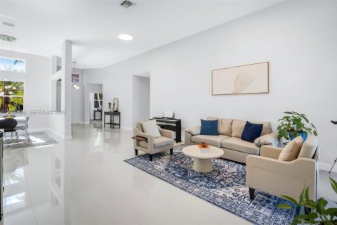 House in Weston, Florida 5 bedrooms, 283.44 sq.m. № 2416075 - photo 10