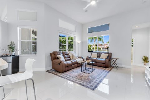 House in Weston, Florida 5 bedrooms, 283.44 sq.m. № 2416075 - photo 20
