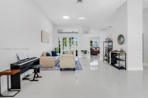 House in Weston, Florida 5 bedrooms, 283.44 sq.m. № 2416075 - photo 9