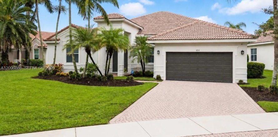 House in Weston, Florida 5 bedrooms, 283.44 sq.m. № 2416075