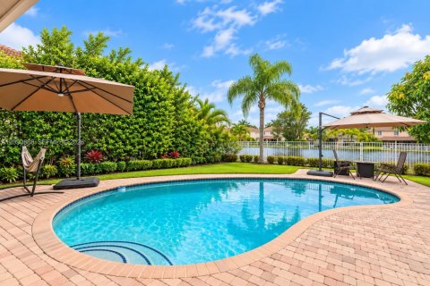 House in Weston, Florida 5 bedrooms, 283.44 sq.m. № 2416075 - photo 3