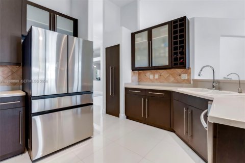 House in Weston, Florida 5 bedrooms, 283.44 sq.m. № 2416075 - photo 6