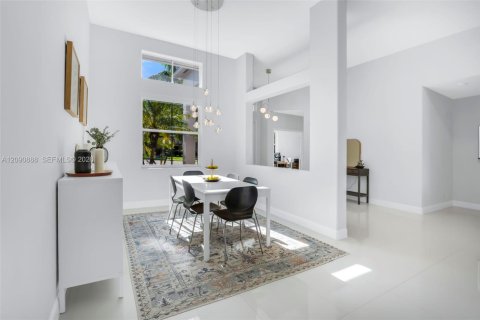 House in Weston, Florida 5 bedrooms, 283.44 sq.m. № 2416075 - photo 14
