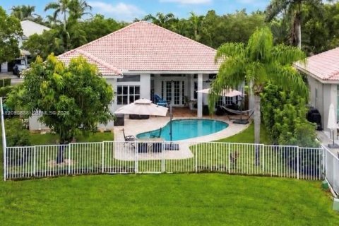 House in Weston, Florida 5 bedrooms, 283.44 sq.m. № 2416075 - photo 2
