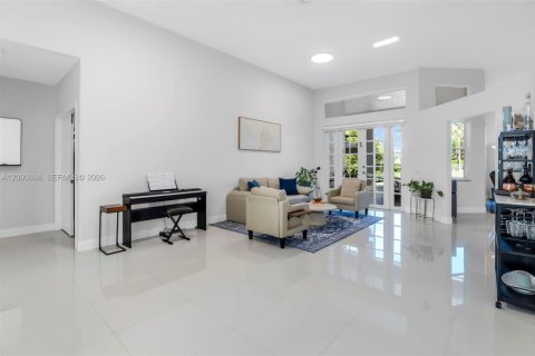 House in Weston, Florida 5 bedrooms, 283.44 sq.m. № 2416075 - photo 12