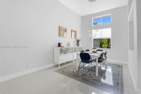 House in Weston, Florida 5 bedrooms, 283.44 sq.m. № 2416075 - photo 13